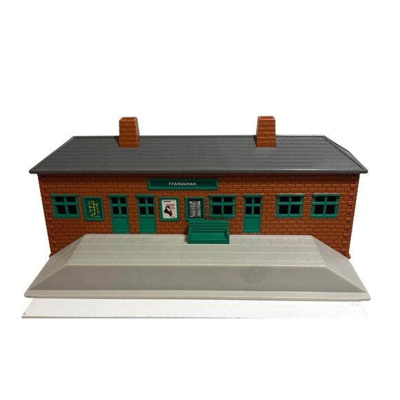 Thomas & Friends Ffarquhar Station Building Toy 1996 Tomy - Picture 1 of 7